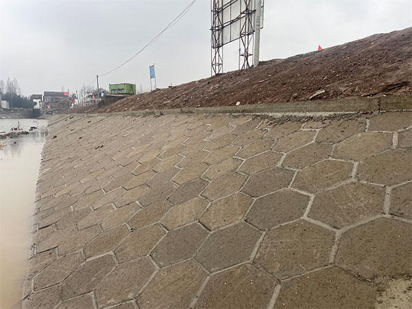 湖南省沅江市八形汊河治理工程总承包（EPC）预制六方块护坡